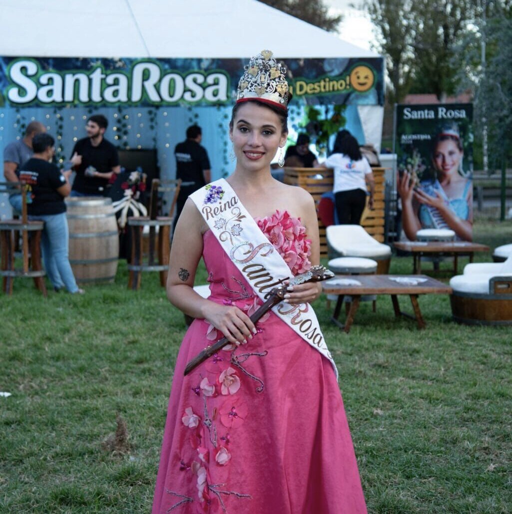 Agostina González, reina de Santa Rosa: 