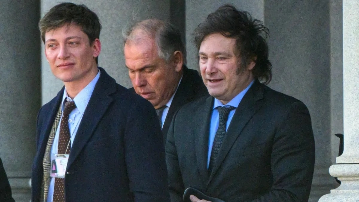 El Precio de la Vigilancia: La SIDE se Fortalece Mientras la Educación y la Salud Pierden Terreno