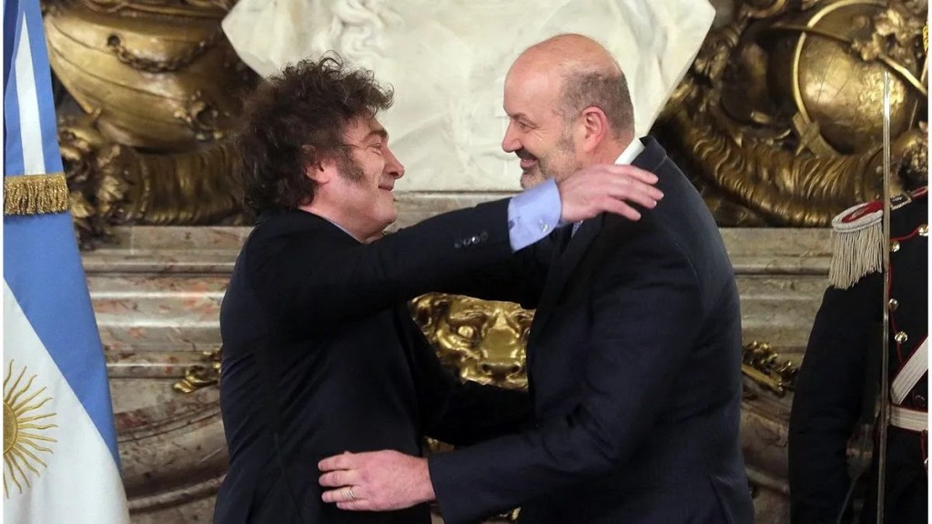 ¿No es de casta? Millonaria contratación a la entidad de la esposa de Sturzenegger