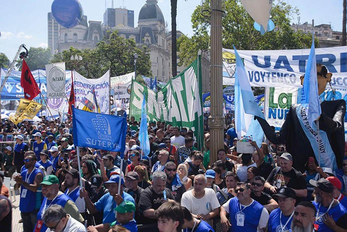 Entre críticas a la CGT por el paro sin movilización ya hay sectores organizándose para ir a las calles contra la reforma de igual manera