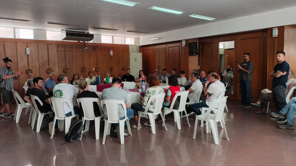 Quince gremios unidos en el Nudo Vial: un nuevo frente contra la reforma laboral en Mendoza