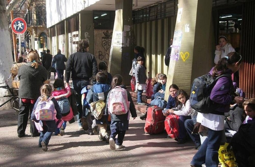Radiografía de la educación en Mendoza: Docentes bajo la línea de pobreza al inicio del ciclo 2026