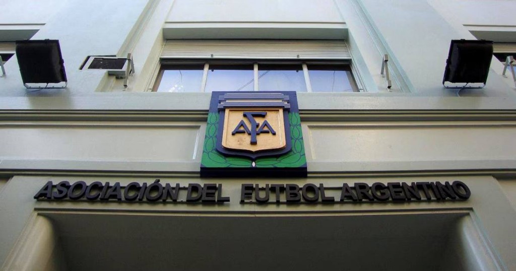 AFA en pie de guerra: los clubes paralizan el fútbol contra la avanzada de Milei