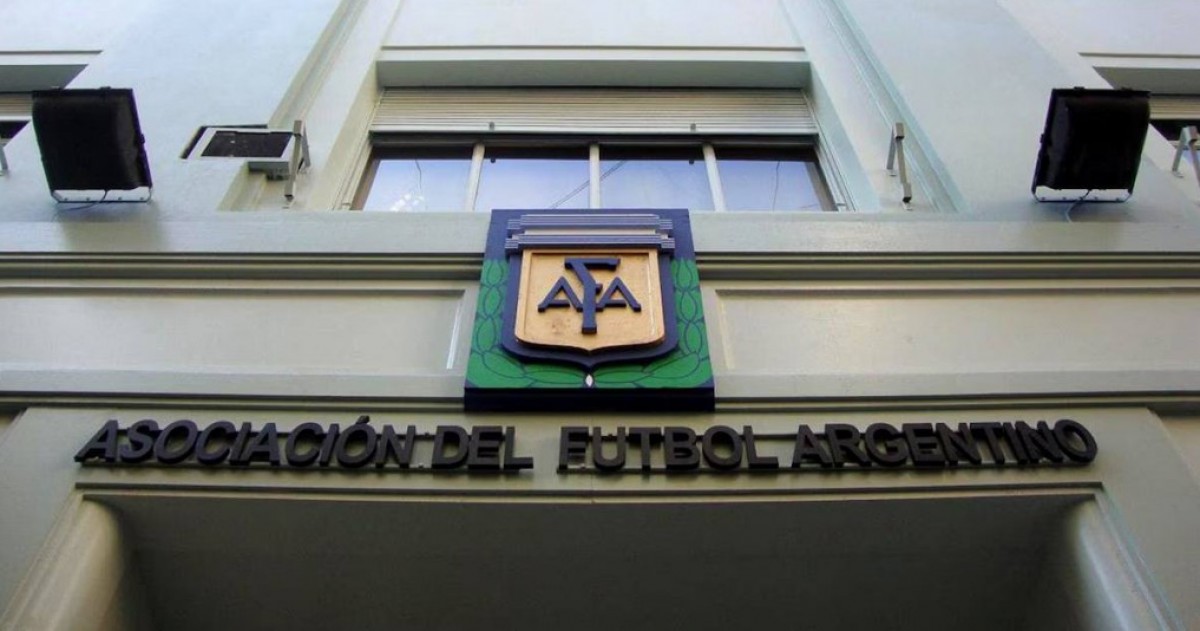 AFA en pie de guerra: los clubes paralizan el fútbol contra la avanzada de Milei