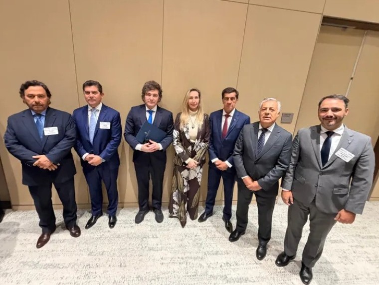 Cornejo volvi&oacute; de Nueva York: promesas de inversi&oacute;n, un esc&aacute;ndalo que los salpica y una frase que delata lo que el oficialismo no quiere admitir