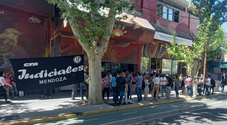 Crisis en Mendoza: Justicia paralizada por conflictos laborales