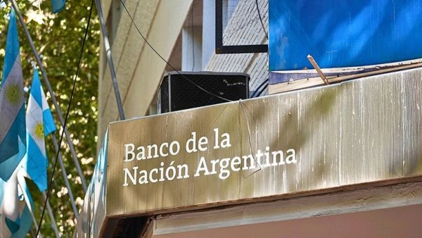 Funcionarios y legisladores libertarios se endeudaron con el banco Naci&oacute;n que Milei quiso privatizar