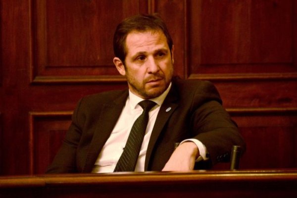 El ocaso de un intocable: D&rsquo;Agostino entreg&oacute; su arma y qued&oacute; bajo la lupa judicial