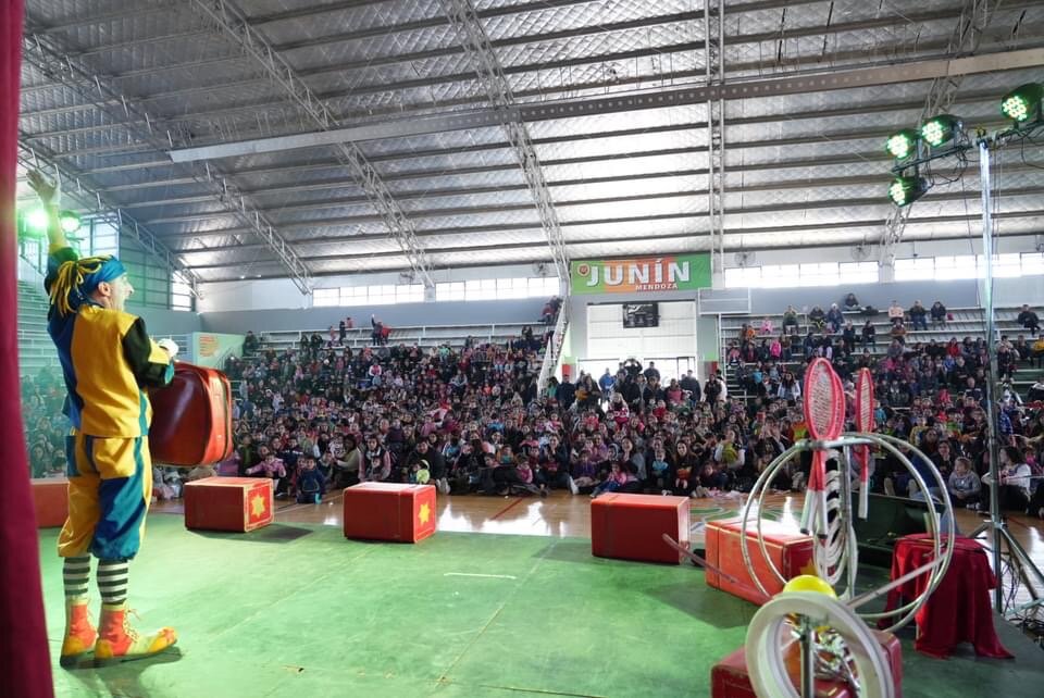 Junín Celebró el Día de los Jardines de Infantes con un Espectáculo Circense