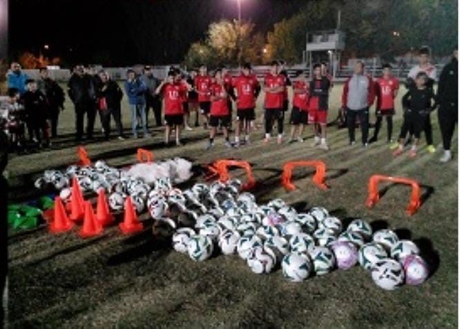 Club La Libertad recibió una valiosa donación de Bodegas Nicolás Catena para apoyar a sus divisiones formativas