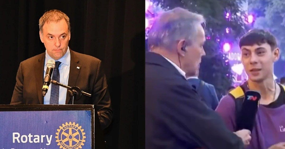 Acarreados, robos y silbidos: el acto de Adorni terminó en bochorno libertario