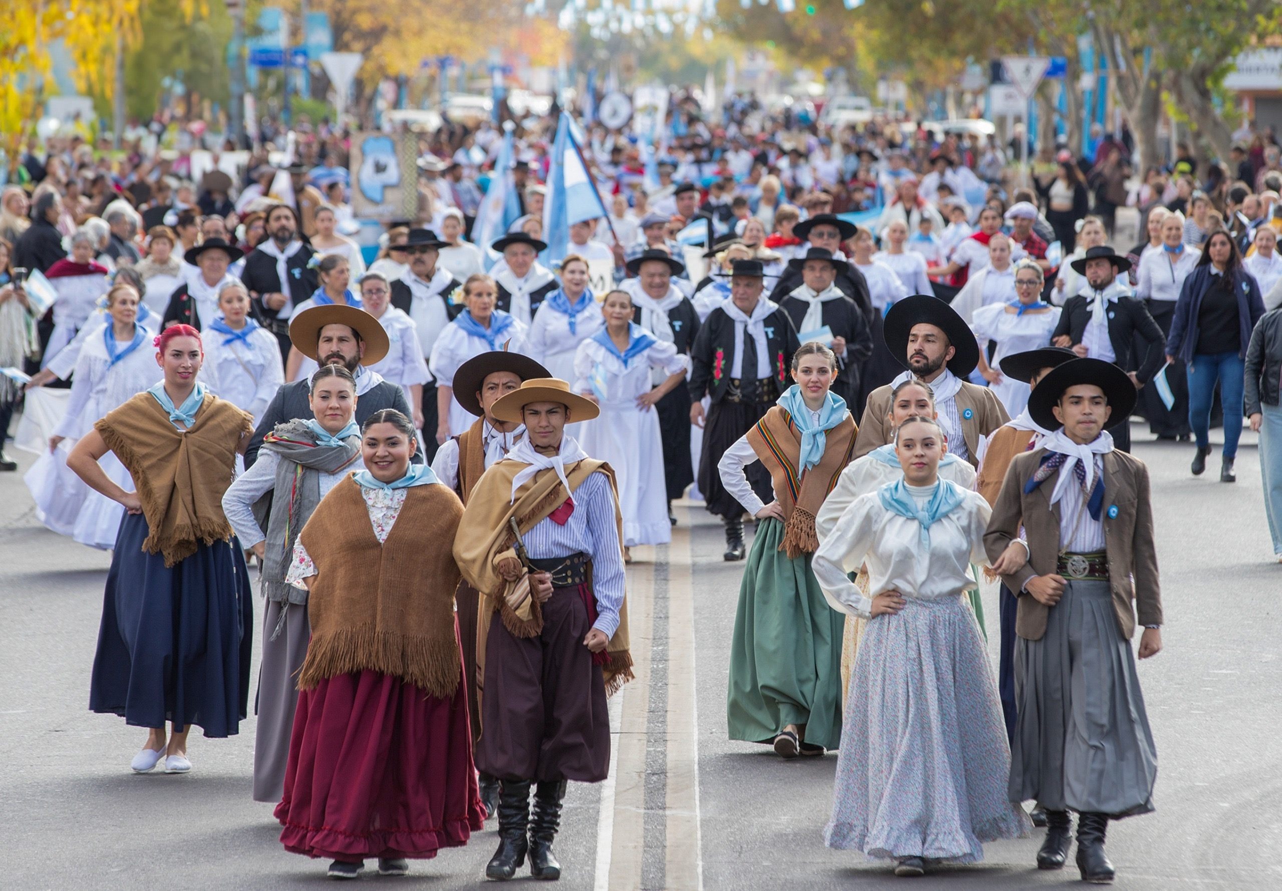 Maipú se viste de celeste y blanco para celebrar el 25 de Mayo con un Gran Pericón Nacional