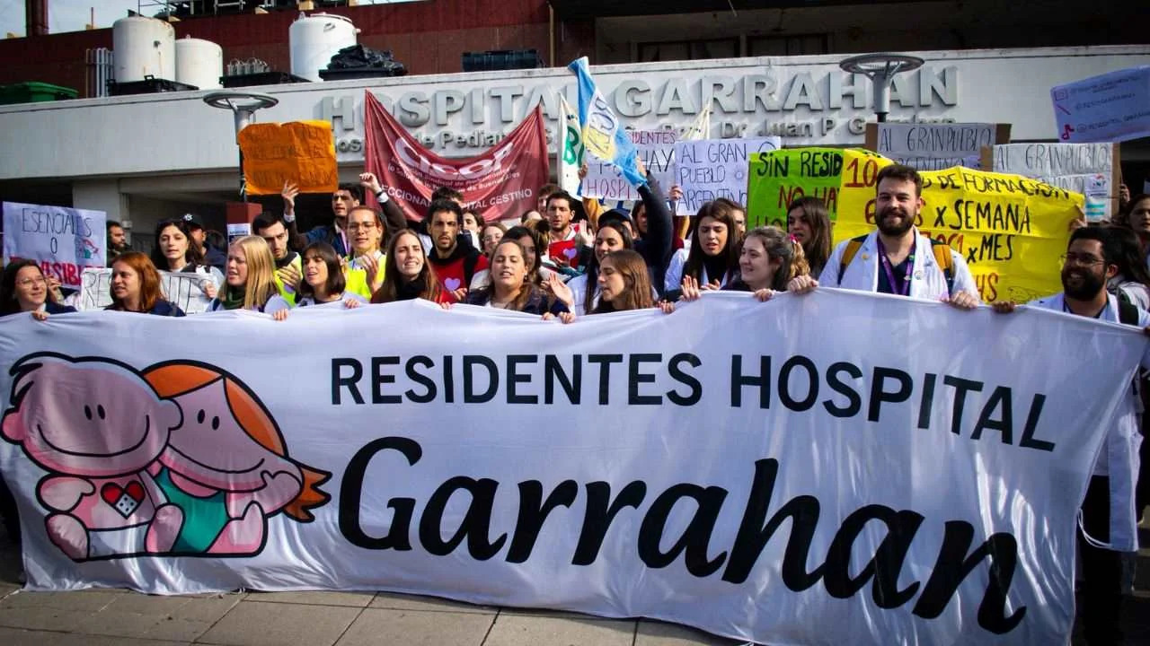 El Gobierno miente sobre el Garrahan: falsea cifras, admite sueldos “desastrosos” y derrocha $100 millones en control