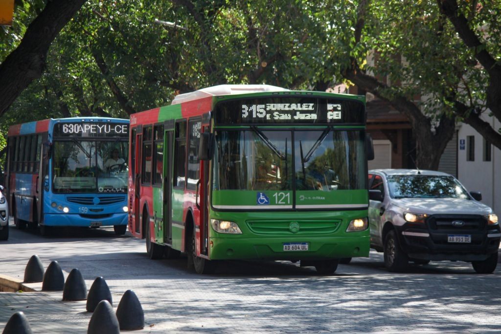 Aumentó el boleto de colectivo en Mendoza: cuánto cuesta viajar y qué descuentos siguen vigentes