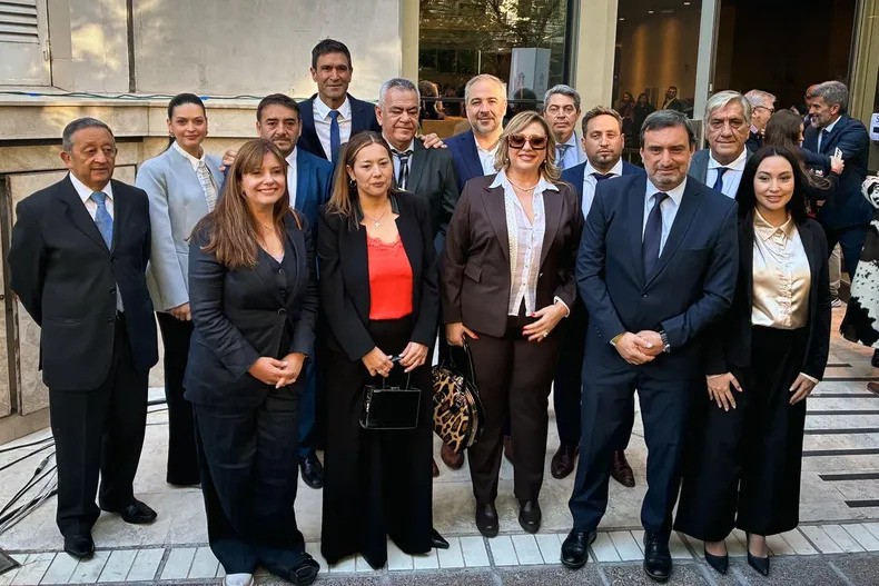 La oposici&oacute;n mendocina se reordena: nuevo interbloque en el Senado, fotos cruzadas y la pregunta que nadie responde sobre 2027