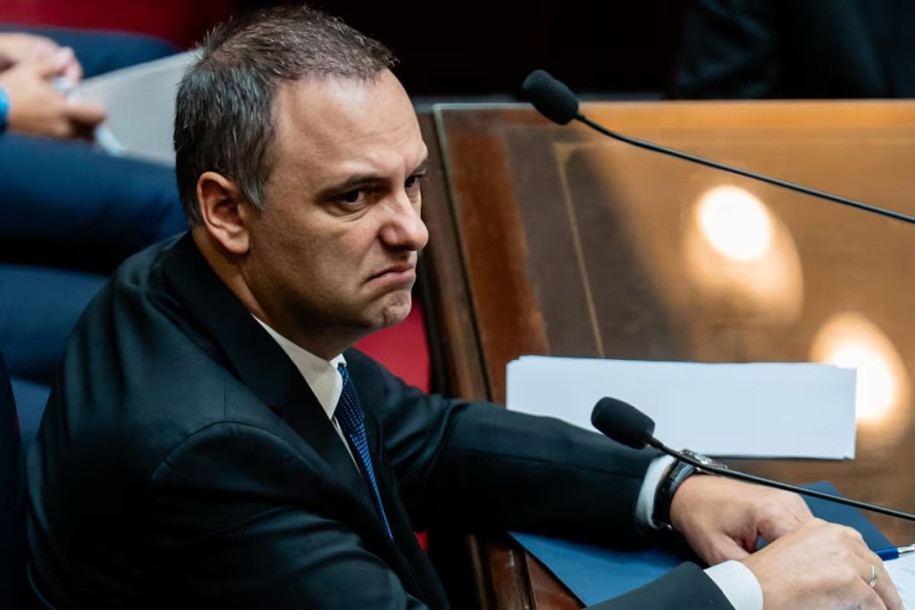 Billetes en mano y sin facturas: la confesi&oacute;n del contratista sobre la reforma millonaria que acorrala a Manuel Adorni