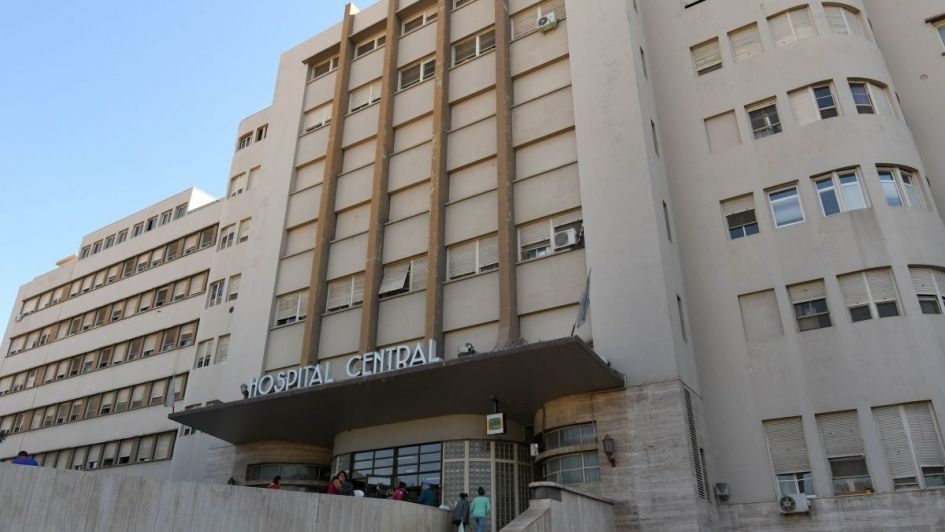 Hospital Central: trabajadores votan un paro activo para exigir el fin de la precarización laboral