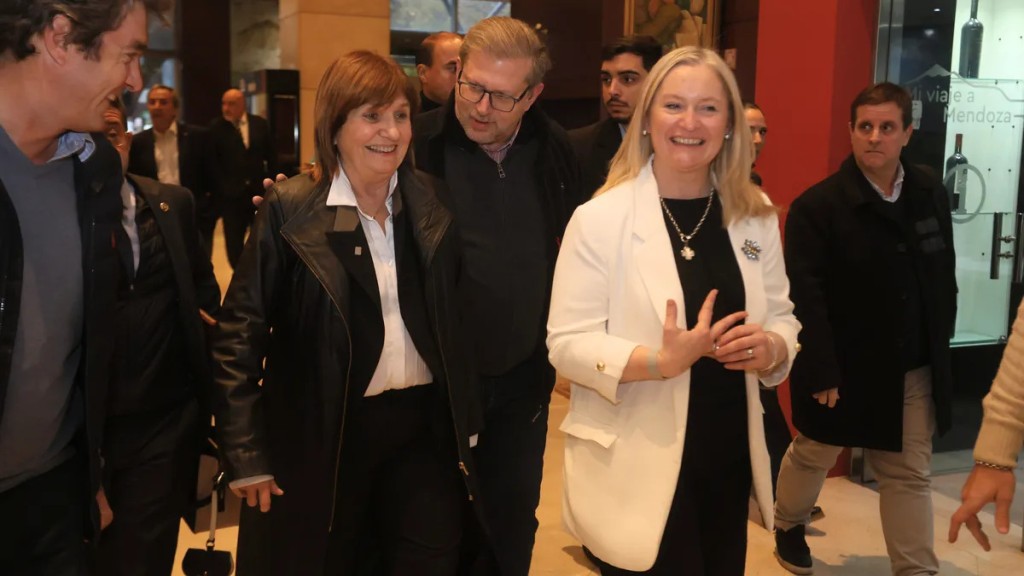 Bullrich desembarc&oacute; en Mendoza en medio de crecientes tensiones con el c&iacute;rculo &iacute;ntimo de Milei