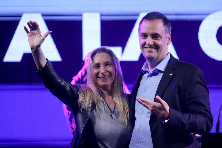 Karina Milei busca sacar a Adorni del radar: eval&uacute;an enviarlo al exterior mientras crece la presi&oacute;n del Senado