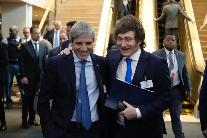 Milei habilita que la deuda argentina se litigue en Nueva York y abre la puerta a US$ 5.000 millones m&aacute;s de endeudamiento