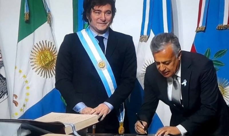 Cornejo toma distancia de Milei por la Zona Fr&iacute;a y frena un proyecto que amenaza con encarecer el gas en Mendoza