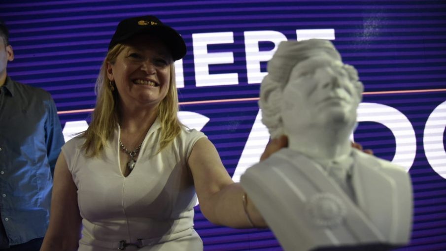 Hebe Casado, sin partido y sin entrada a LLA: el insólito intento por “teñirse de violeta”