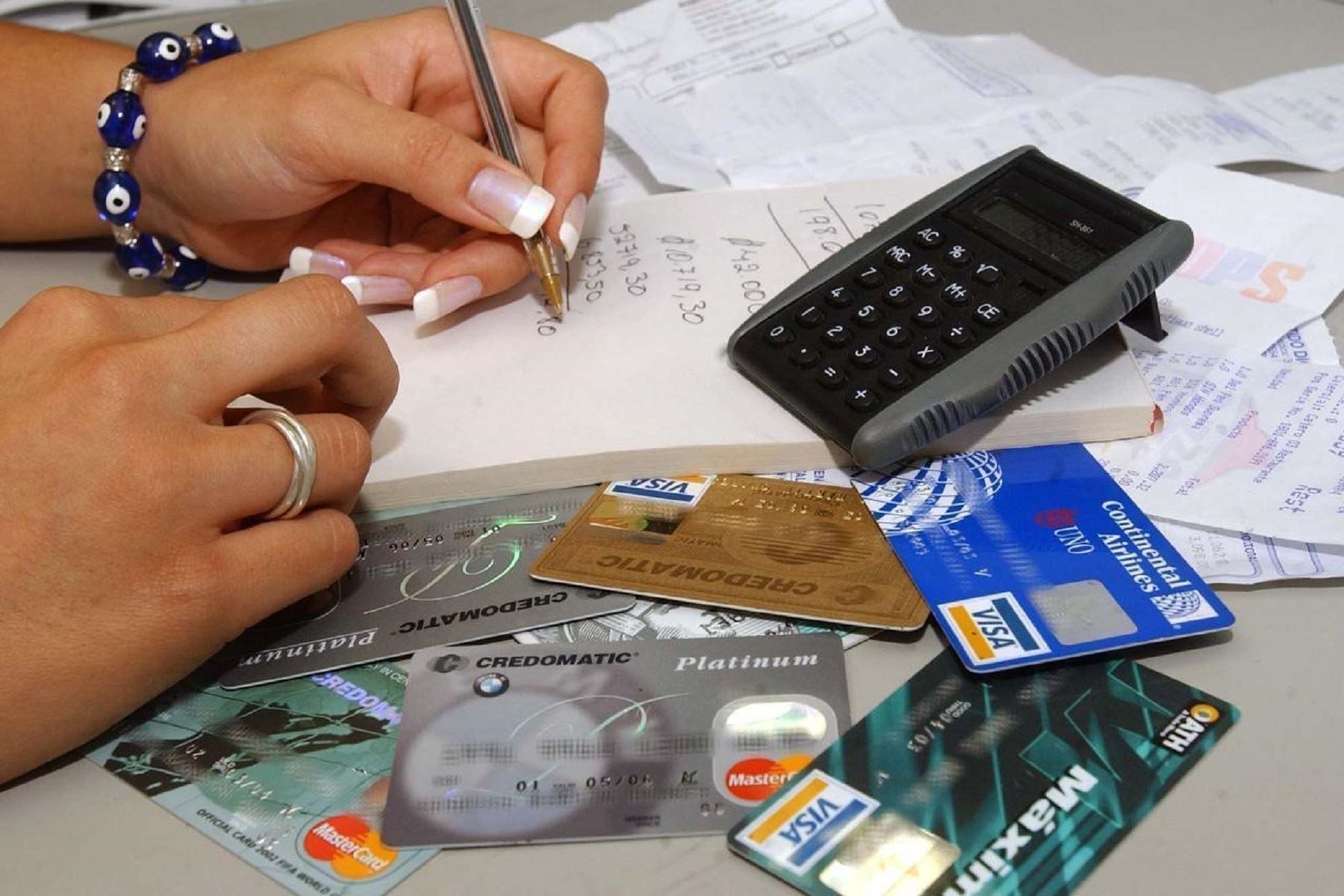 Las familias al límite: crece la deuda y ya ni se paga el mínimo de la tarjeta