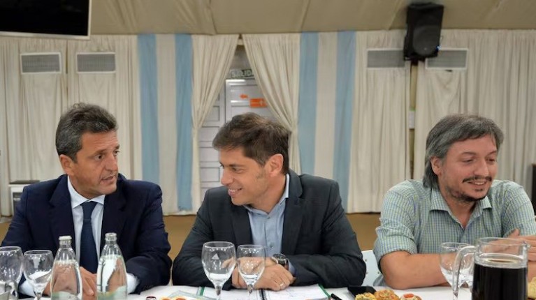 Kicillof, Máximo y Massa negocian contrarreloj la unidad peronista antes del cierre de alianzas
