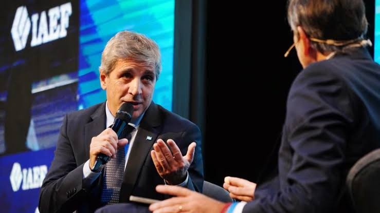 Caputo volvi&oacute; a pedir que saquen los d&oacute;lares del colch&oacute;n mientras su patrimonio sigue en el exterior 