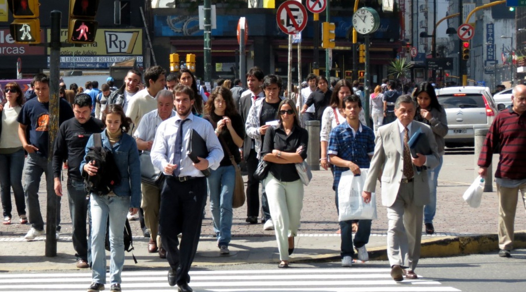 La mitad de los argentinos ya se siente pobre: un informe revela el deterioro del salario y el pesimismo econ&oacute;mico
