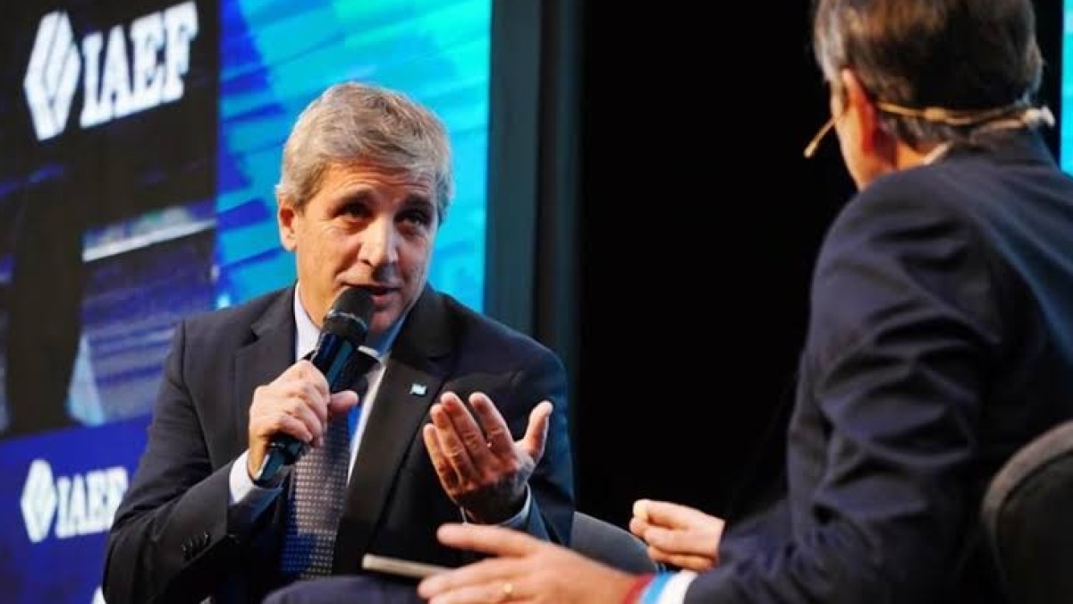 Caputo volvi&oacute; a pedir que saquen los d&oacute;lares del colch&oacute;n mientras su patrimonio sigue en el exterior 