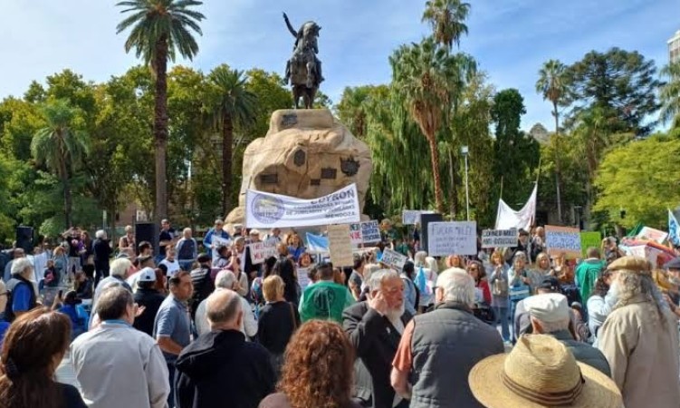 Mendoza sale a defender la Zona Fr&iacute;a: crece el reclamo para evitar que 400.000 familias pierdan el beneficio en la tarifa del gas