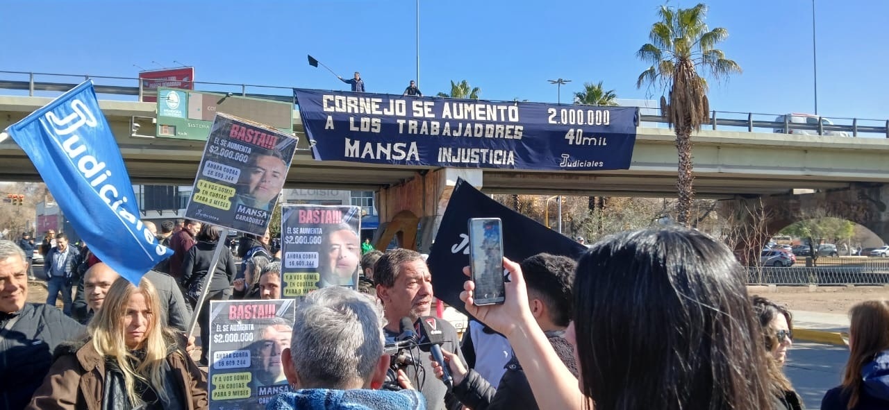 Judiciales coparon el Nudo Vial: reclamo por salarios de indigencia y críticas al aumento del Gobernador