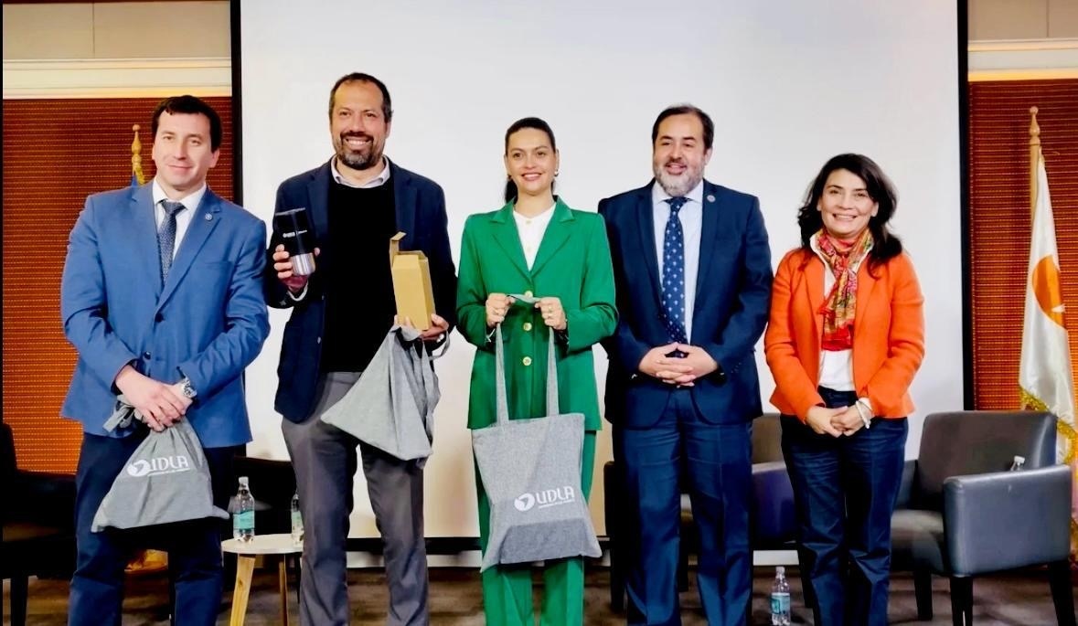 Flor Destéfanis presentó políticas de Santa Rosa en seminario internacional de Chile