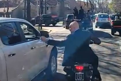 La caravana frustrada: Milei y Espert debieron huir de Lomas entre piedrazos y abucheos