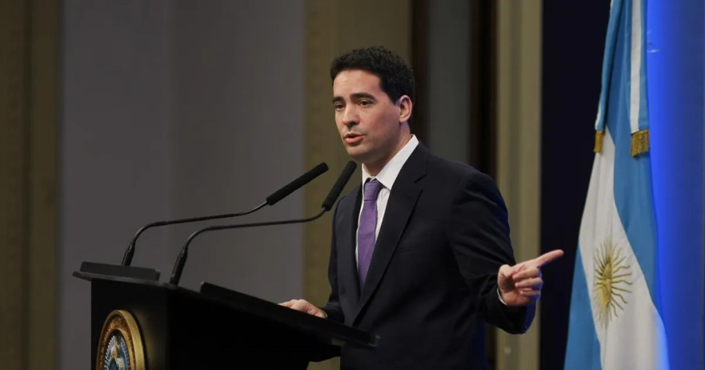 El Gobierno admite que usa fondos destinados a las rutas para sostener el equilibrio fiscal: m&aacute;s de $1 bill&oacute;n qued&oacute; fuera del asfalto