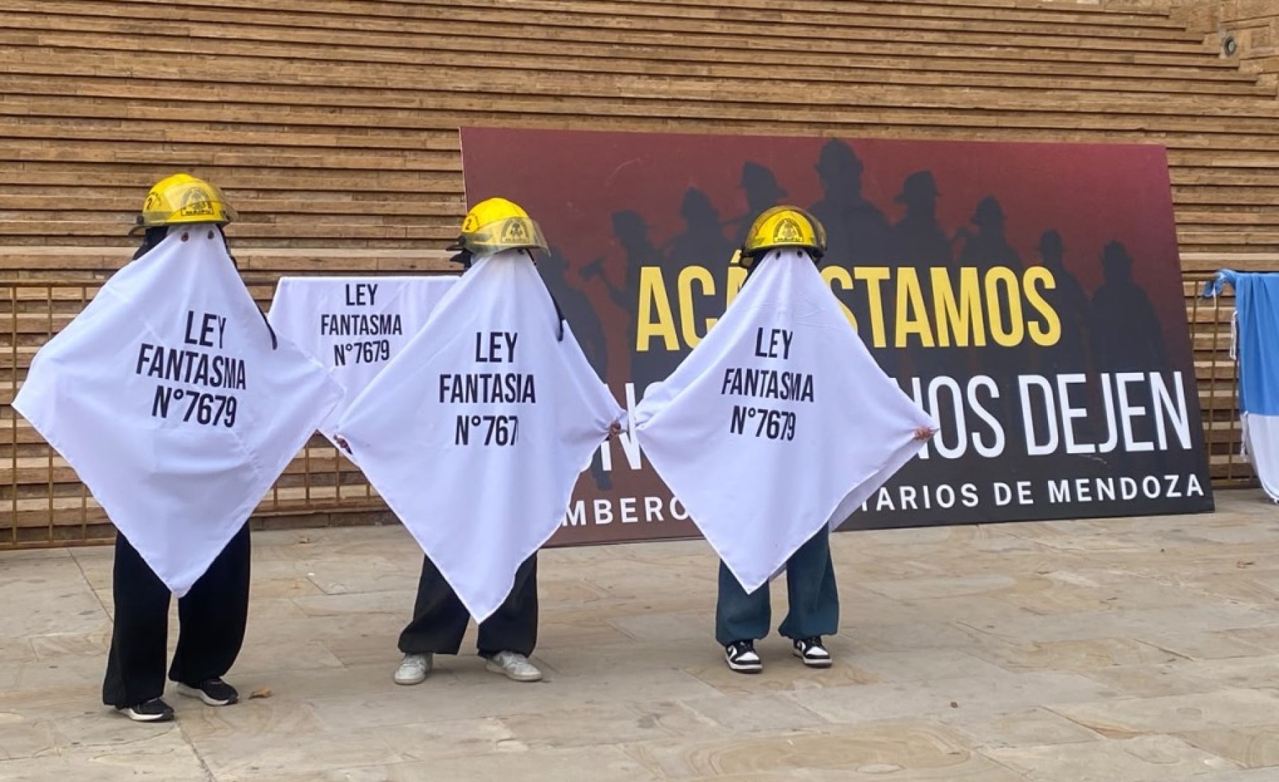 Bomberos voluntarios pusieron al Gobierno contra el espejo de la emergencia