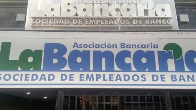  Los bancarios acordaron una paritaria del 75% y un salario inicial de $420.000 