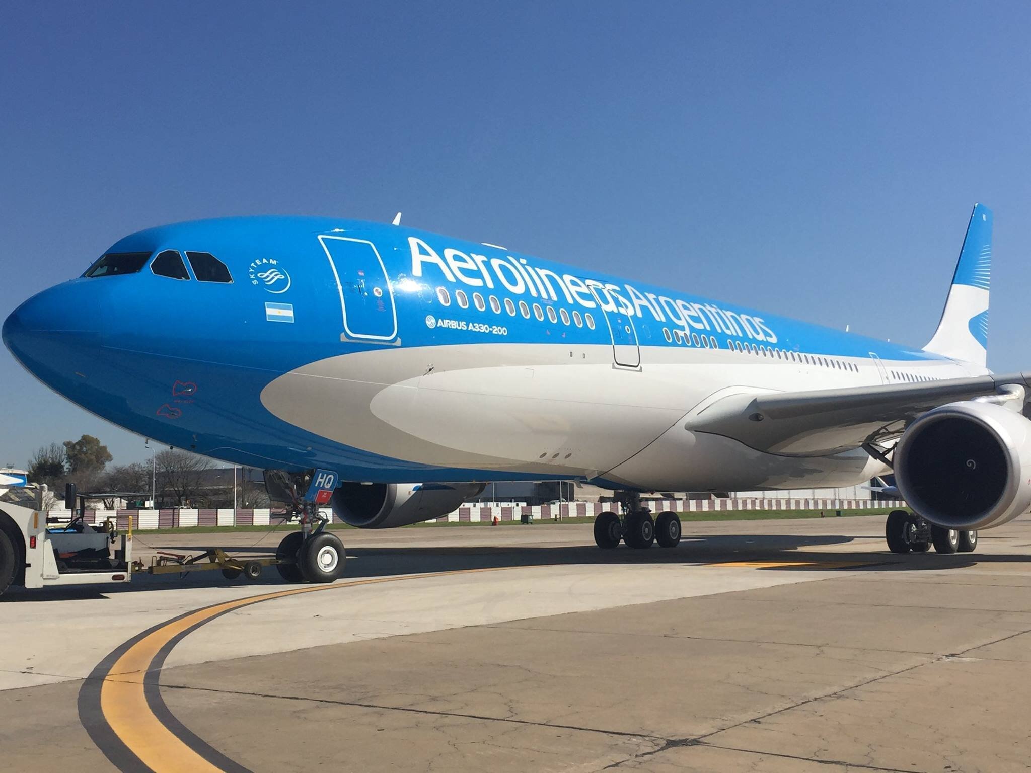 Privatización de Aerolíneas Argentinas: Tensiones en el Congreso y Protesta Sindical