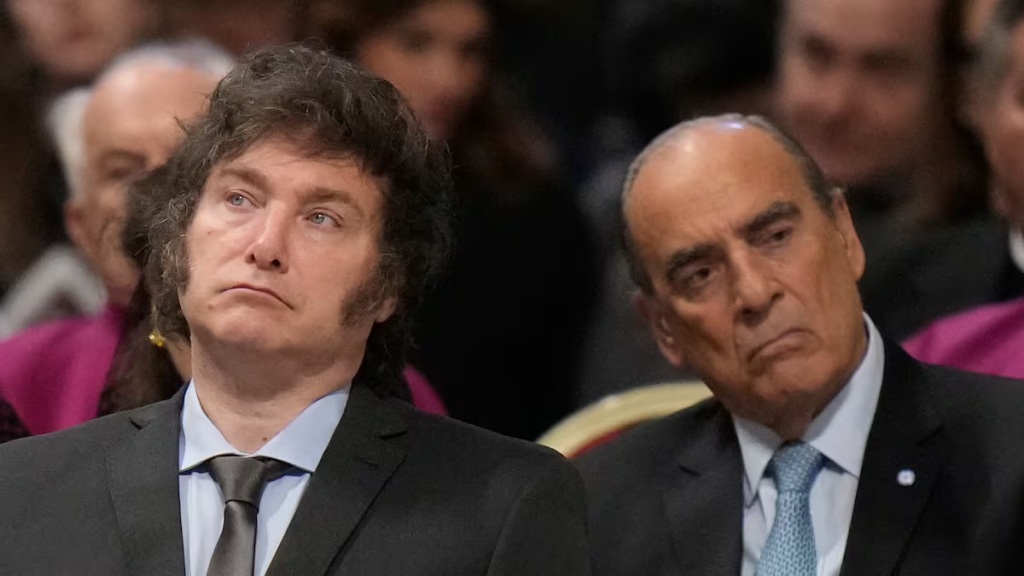 Francos reconoció “soberbia” en el Gobierno y pidió cambios para llegar a la gente