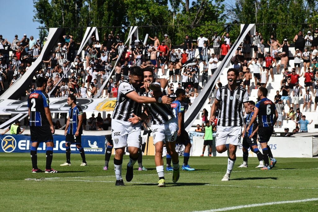 Gimnasia busca un paso crucial ante Deportivo Madryn por los cuartos de final del ascenso