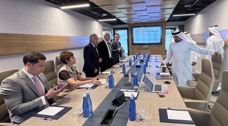 Mientras Mendoza debate San Jorge, Cornejo busca inversiones mineras y energéticas en Emiratos Árabes