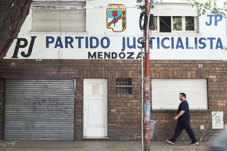 El PJ mendocino estalla: intendentes imponen “mesa chica” y el kirchnerismo amenaza con romper