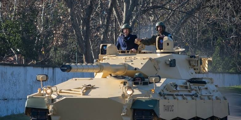 La compra de Petri, en jaque: Polonia recibirá por un dólar los Stryker que costaron 100 millones al país