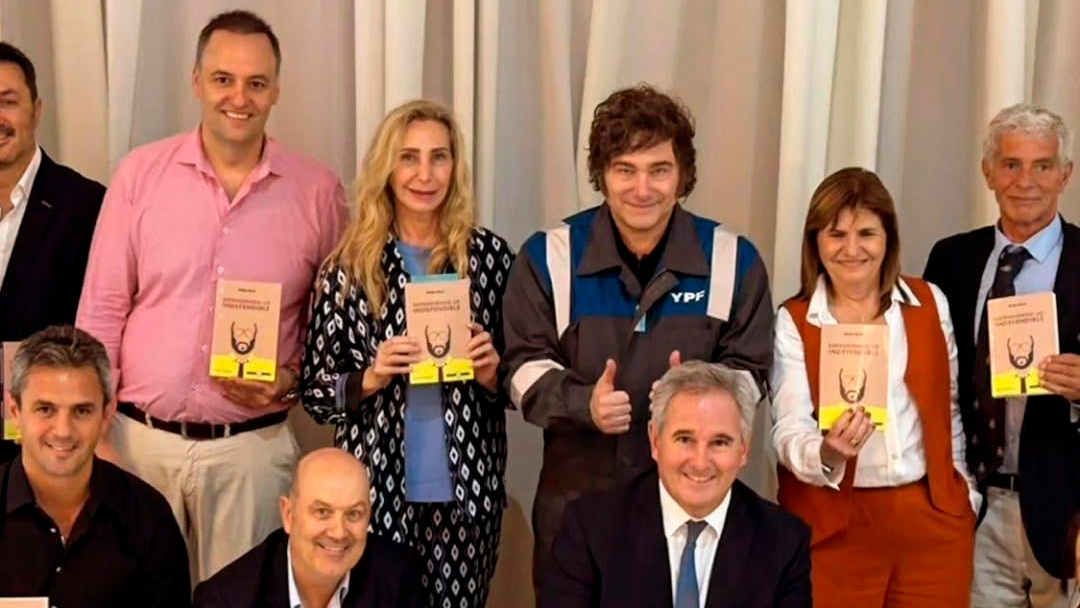 El libro que Milei regaló a su Gabinete y que justifica la venta de niños y el narcotráfico