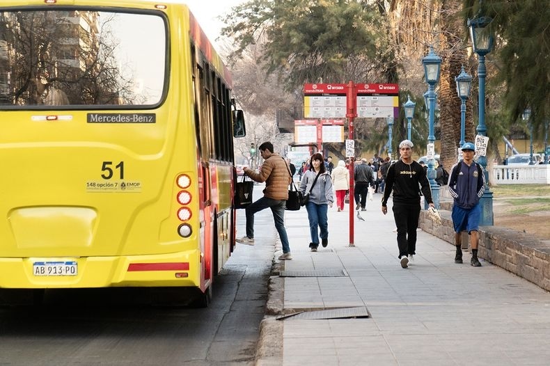  El 2026 arranca con aumento: el boleto de micro en Mendoza sube a $1.400 desde el 1 de enero  